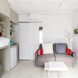 Apartment Small Is Beautiful Ideally Located Sleeps 4, Paris